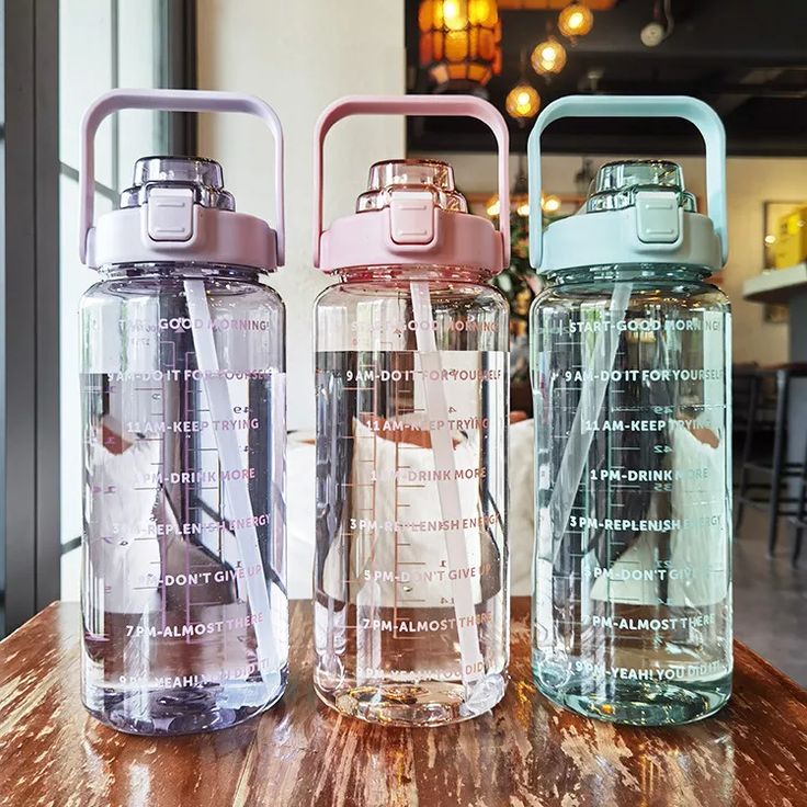2L Large Capacity Sports Cup Water Bottle with Straw & Time Marker